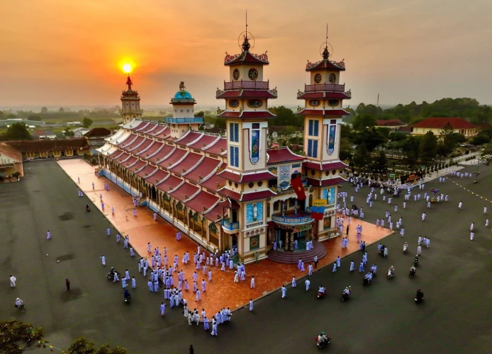 Tour du lịch HCM-Bình Dương đi chùa bà Tây Ninh
